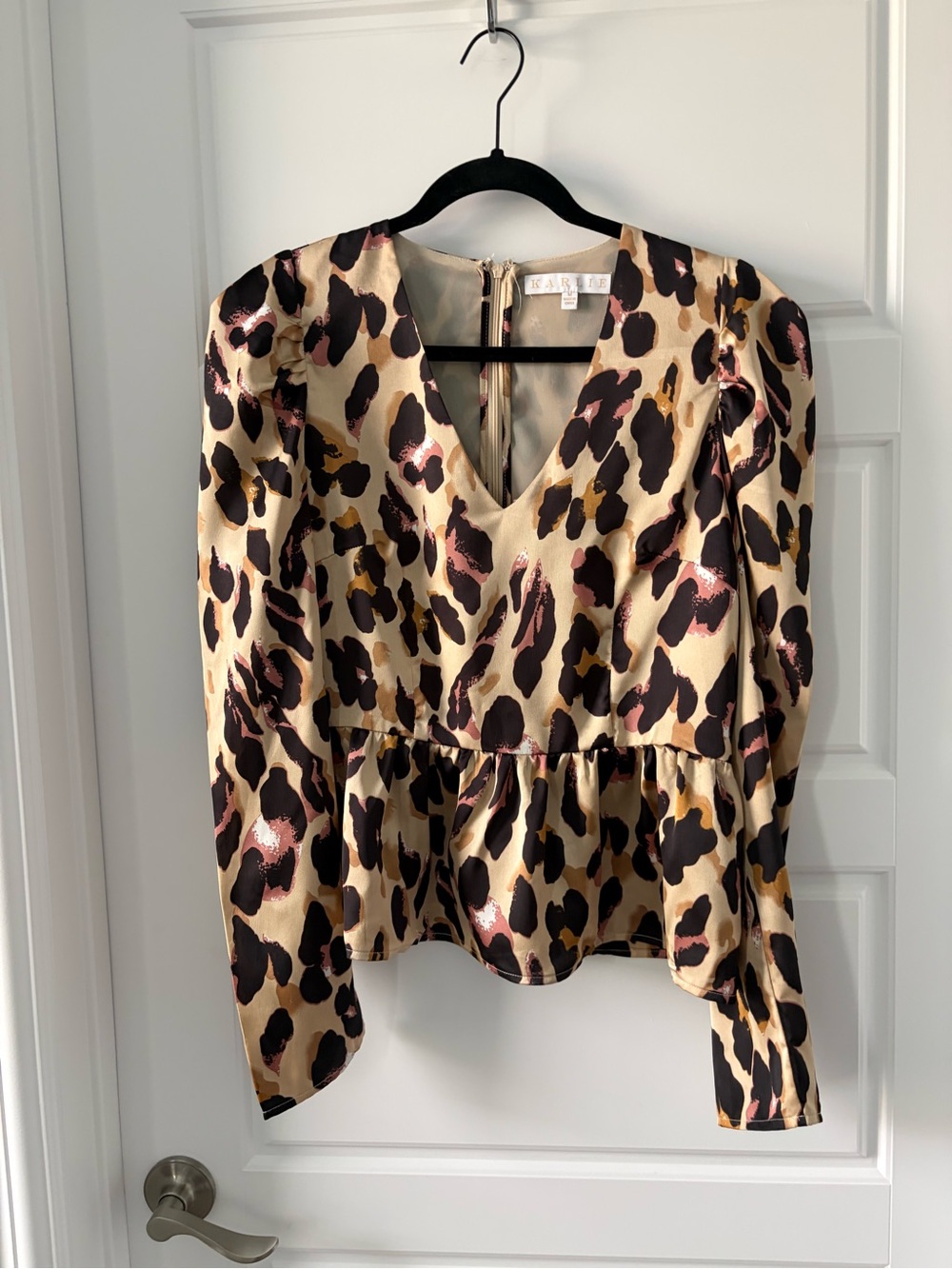 Karlie Leopard-Print Peplum V-Neck Top - Tan/Black/Pink